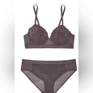 NWT New Bra and Panty set 34DDD Hipster Panty size Large lingerie undergarment